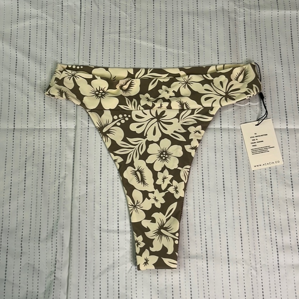 BNWT ACACIA BOTTOM
